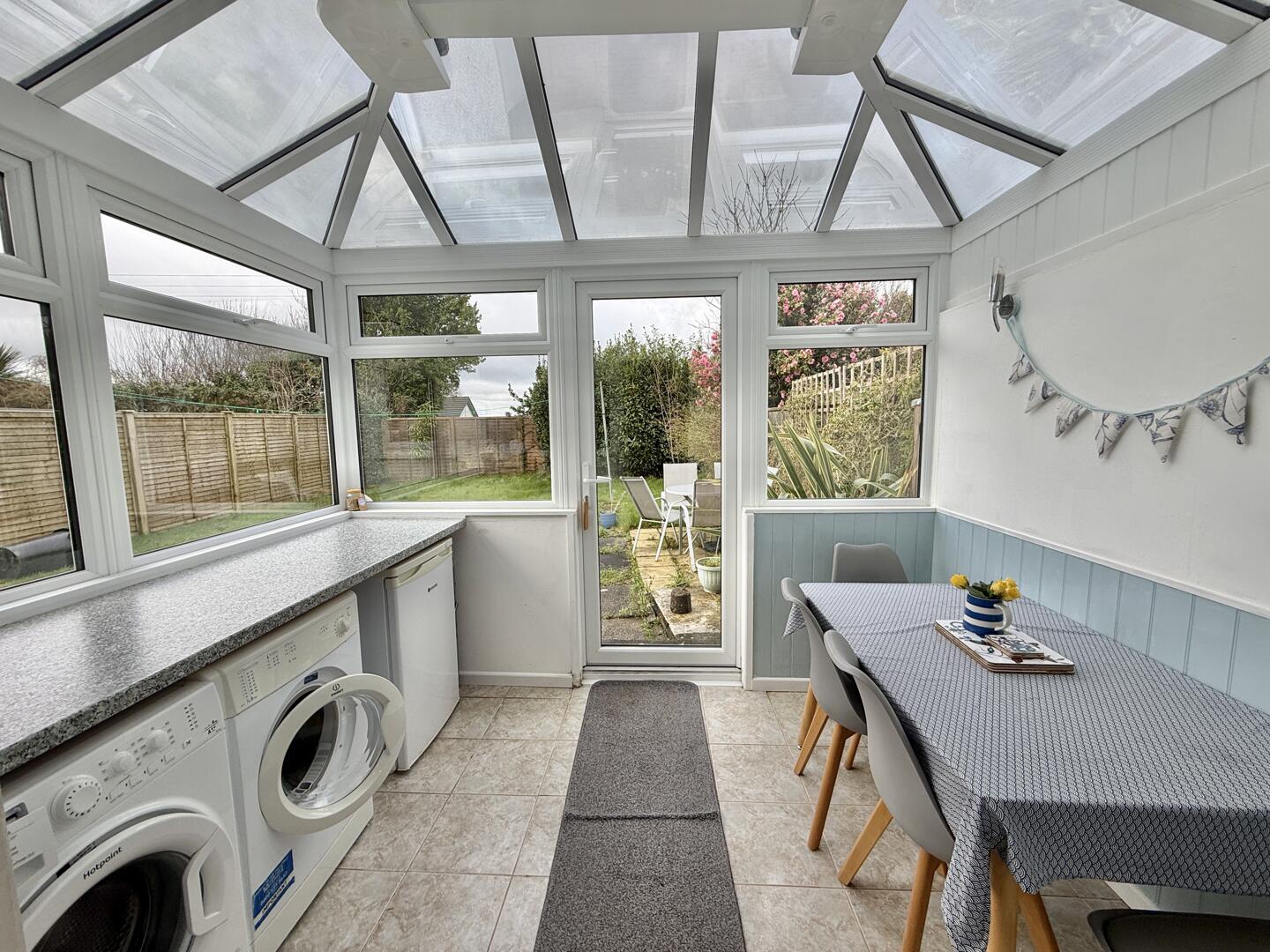 2 bed property in Victoria Road, Truro